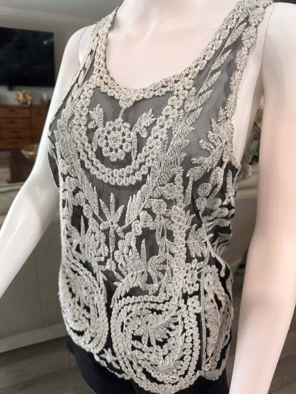 Style Apparel Floral Embroidered Mesh Tank Top Size M
